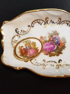 Antique Victorian Lovers Oval Porcelain Scenic Brooch & Miniature Porcelain Tray